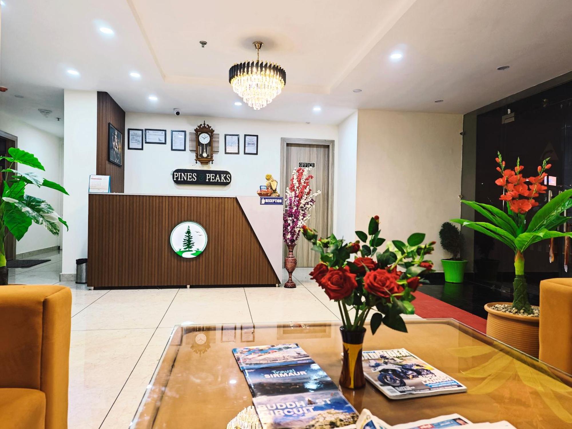 Hotel Pines And Peeks By Tws Hotels Dalhousie Dış mekan fotoğraf